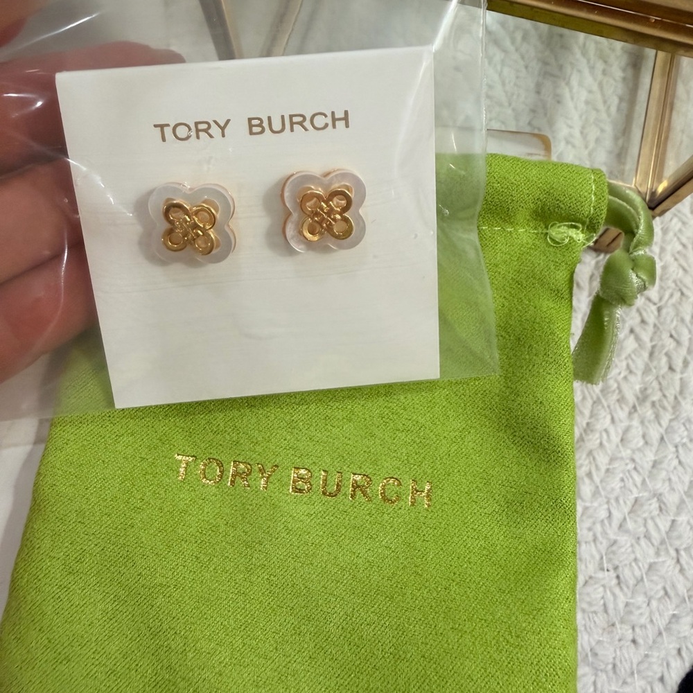 TORY BURCH
Mother-Of-Pearl Kira Clover Stacked Studs - New + dust bag! - Picture 7 of 7